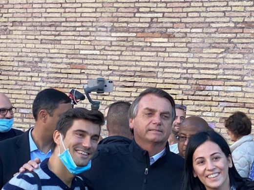 Präsident von Brasilien bei einem Spaziergang durch Rom mit selfies